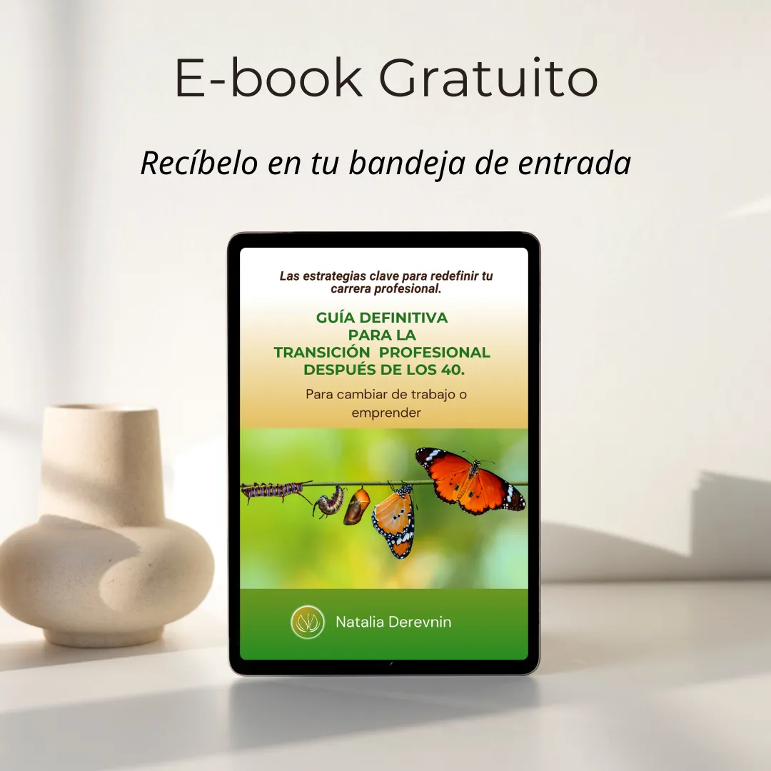 Mockup de la guía gratuita de coaching profesional: cómo superar bloqueos, ganar claridad y avanzar en tu carrera o negocio después de los 40.